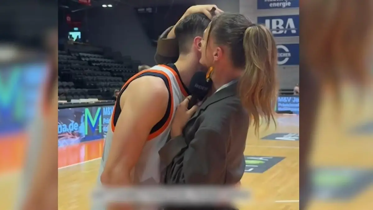 Nach Niederlage! Sport-Moderatorin knutscht Basketball-Spieler im Interview  Pech im Spiel, Glück in der Liebe? 