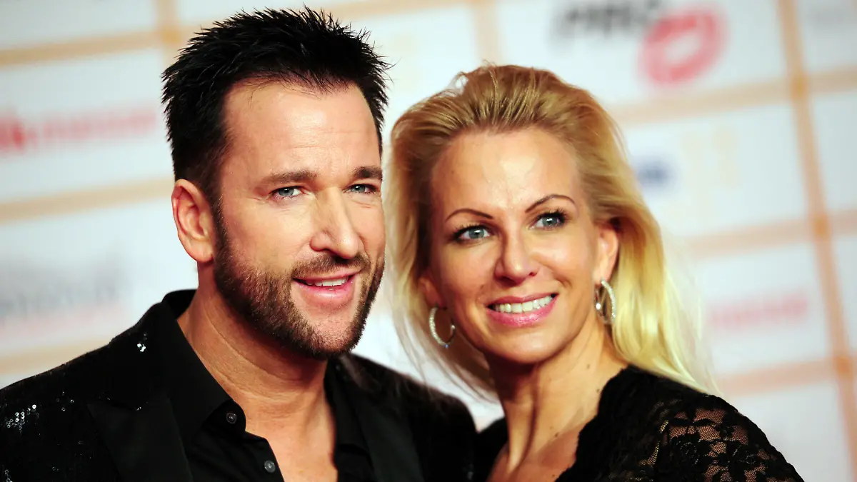 ARCHIV - 11.03.2014, Hessen, Frankfurt/Main: Der Sänger Michael Wendler und seine Frau Claudia Norberg kommen zur Verleihung des LEA Live Entertainment Award. (zu dpa: "Michael Wendler und seine Frau trennen sich" vom 06.10.2018) Foto: Daniel Reinhardt/dpa +++ dpa-Bildfunk +++