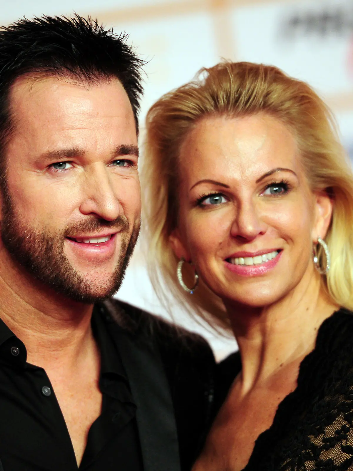 ARCHIV - 11.03.2014, Hessen, Frankfurt/Main: Der Sänger Michael Wendler und seine Frau Claudia Norberg kommen zur Verleihung des LEA Live Entertainment Award. (zu dpa: "Michael Wendler und seine Frau trennen sich" vom 06.10.2018) Foto: Daniel Reinhardt/dpa +++ dpa-Bildfunk +++