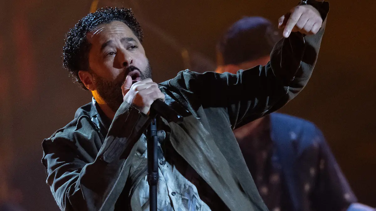 ARCHIV - 07.10.2022, Sachsen, Leipzig: Der deutsche Pop-Musiker Adel Tawil tritt während der Verleihung des Medienpreises «Goldene Henne» auf. (zu dpa: «Adel Tawil: Pandemie war für mich Zeit der Selbstreflexion») Foto: Hendrik Schmidt/dpa +++ dpa-Bildfunk +++