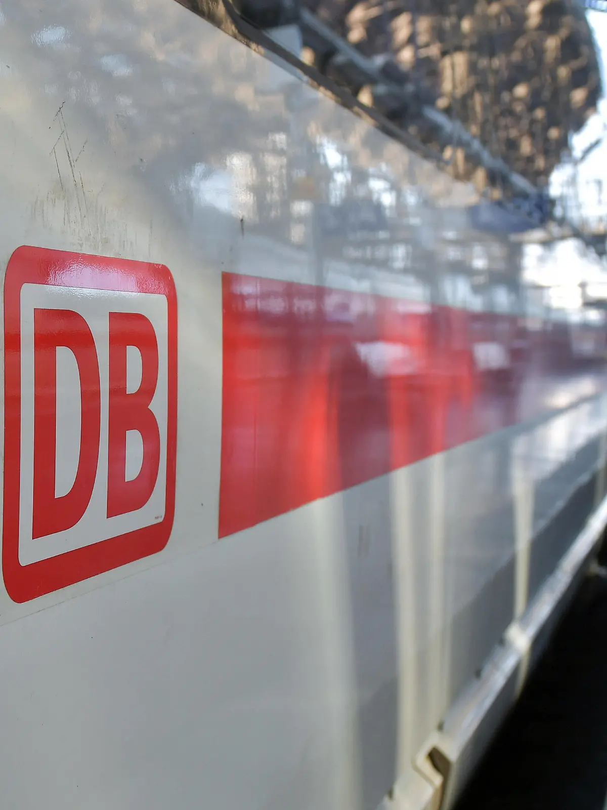  xblx, ICE Zug der Deutschen Bahn im Hauptbahnhof Frankfurt, emwirt Frankfurt am Main *** xblx, ICE train of the German Railways at Frankfurt central station, emwirt Frankfurt am Main