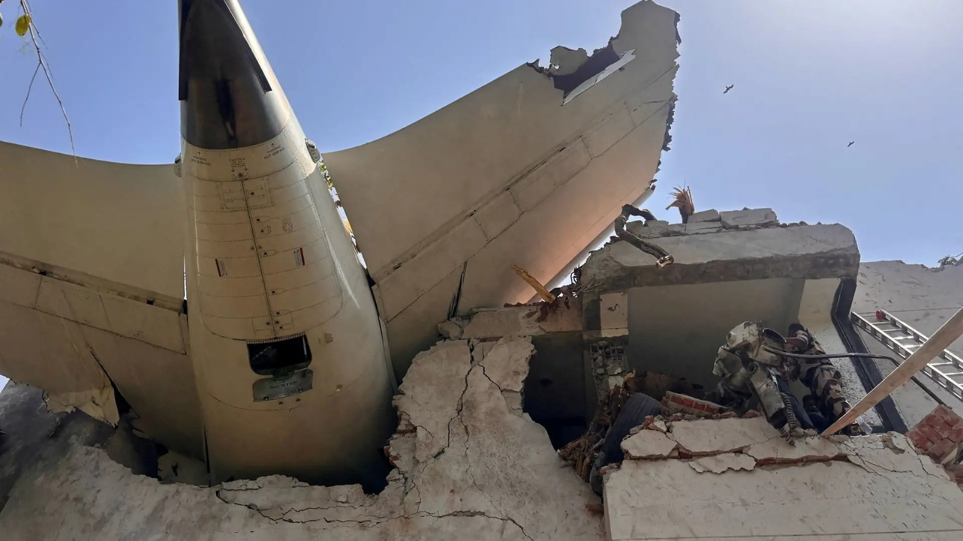 epi_227917179_REUTERSFOTO_2025-06-12T114502Z 181843810 RC2Z0FARYIQ3 RTRMADP 3 INDIA-CRASH.JPG_Air India plane cras.jpg