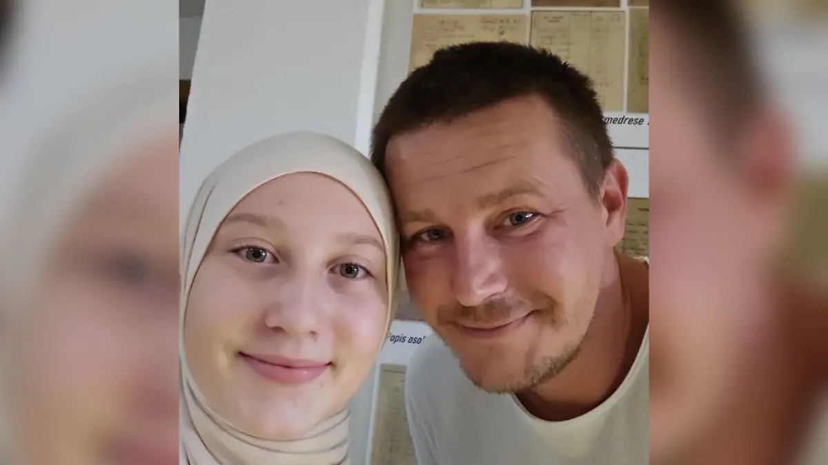 Hana (✝15) mit ihrem Vater – er hat RTL dieses Foto zur Verfügung gestellt.