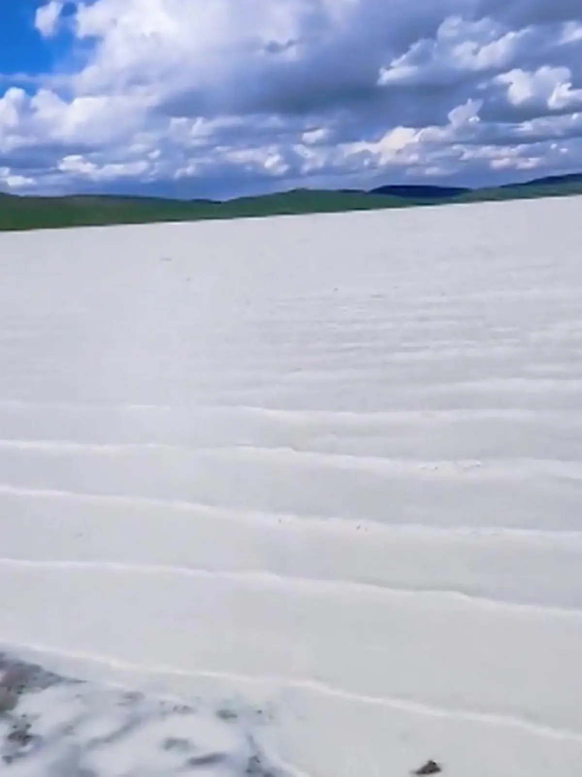 Bild zu: "Ein See aus Milch?! Tausende Touris strömen zu diesem Gewässer"