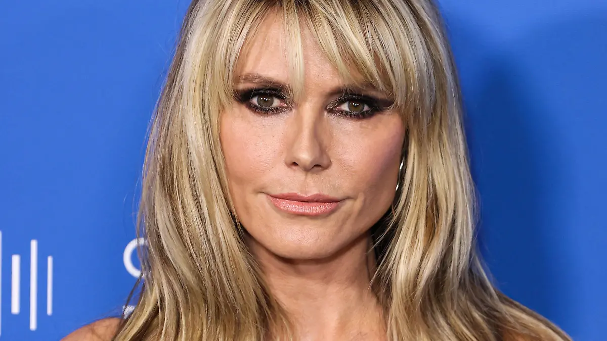 Heidi Klum wearing a Kate Barton dress, Jessica Rich shoes, and Mara Paris jewelry while carrying a Kate Barton bag arrives at the Fashion Trust U.S. Awards 2023 held at Goya Studios on March 21, 2023 in Hollywood, Los Angeles, California, United States. (Photo by Xavier Collin/Image Press Agency/NurPhoto)