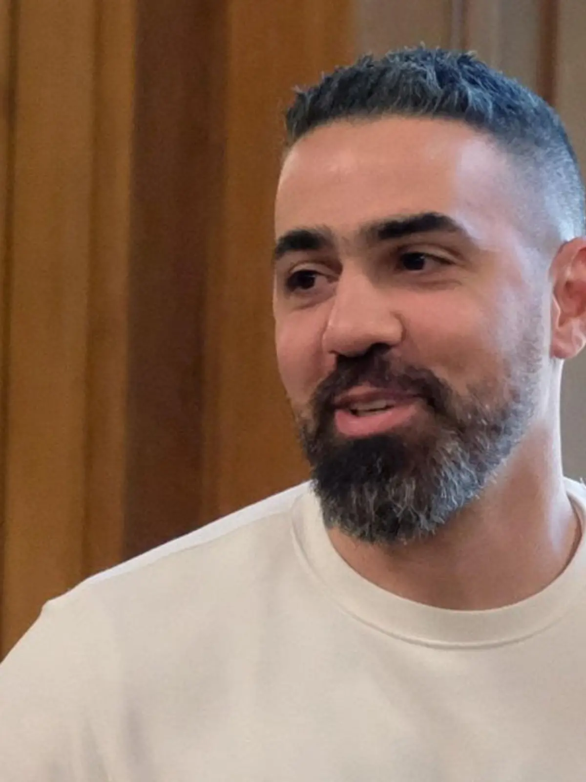 ARCHIV - 30.10.2019, Sachsen, Leipzig: Bushido, Rapper und Musikproduzent, kommt in einen Saal des Bundesverwaltungsgerichtes. Er und seine Frau Anna-Maria werden doch kein weiteres Kind bekommen: Anna-Maria, bei der Ende Juni ein Schwangerschaftst zu ihrer Überraschung positiv war, berichtete am Freitag in ihrer Instagram-Story: «Die Fruchthöhle ist abgegangen mit Blut .... Das heißt, ich hatte eine Fehlgeburt - wahrscheinlich.» (zu dpa Bushidos Frau Anna-Maria: Werden kein neuntes Baby haben) Foto: Sebastian Willnow/dpa +++ dpa-Bildfunk +++