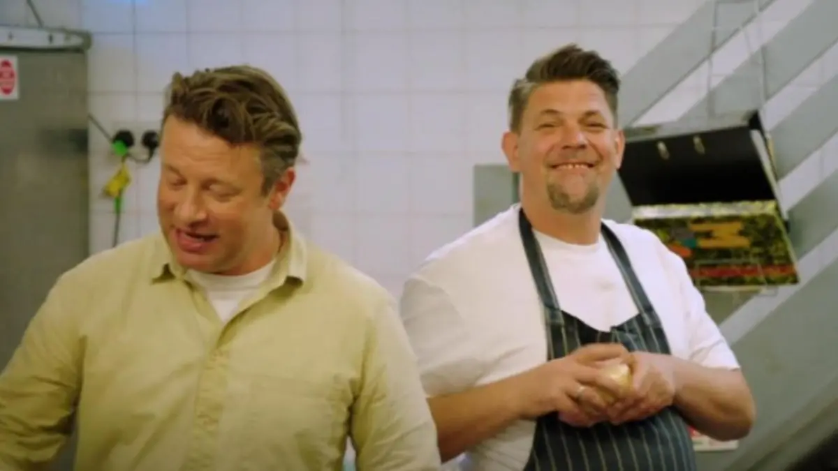 Tim guckt bei Jamie ab und pfuscht Gemeinsam in der Küche