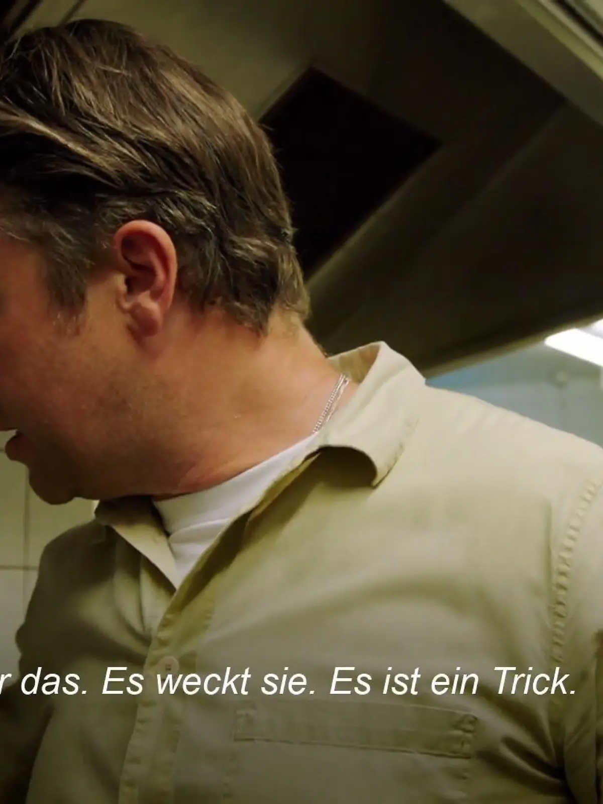 Bild zu: "Jamie Oliver hilft bei der Tomatensoße nach"