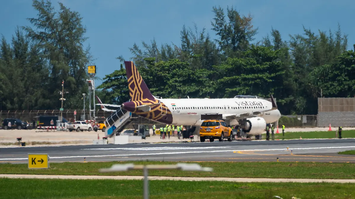 Air India flight AI 379 makes an emergency landing back at Phuket Airport