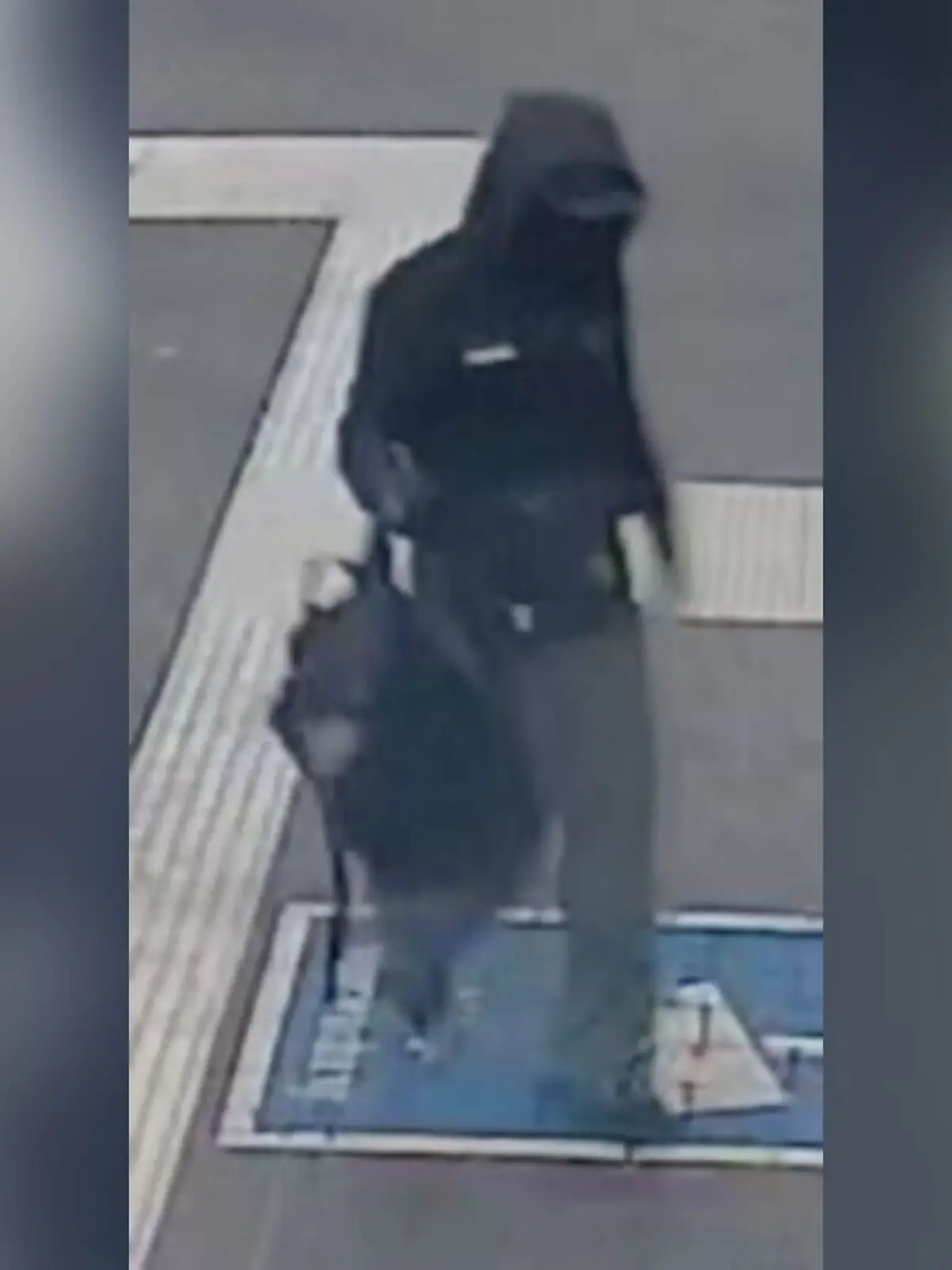 Bild zu: "Explosion in Dormagen – Polizei sucht mit Großaufgebot nach Tatverdächtigem "
