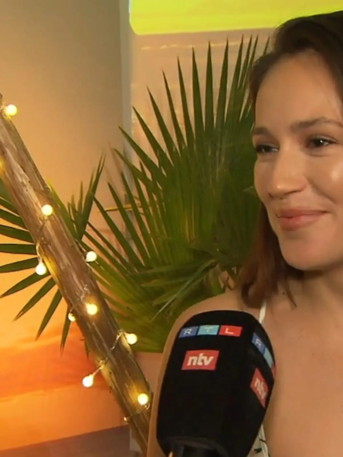 Eifersucht gibt es in ihrer Ehe nicht! Das gesteht Jessica im RTL-Interview. Aktionen wie ein Nacktshooting ist für beide kein Problem. Ganz im Gegenteil: Elyas fand das sexy Fotoshooting richtig toll.