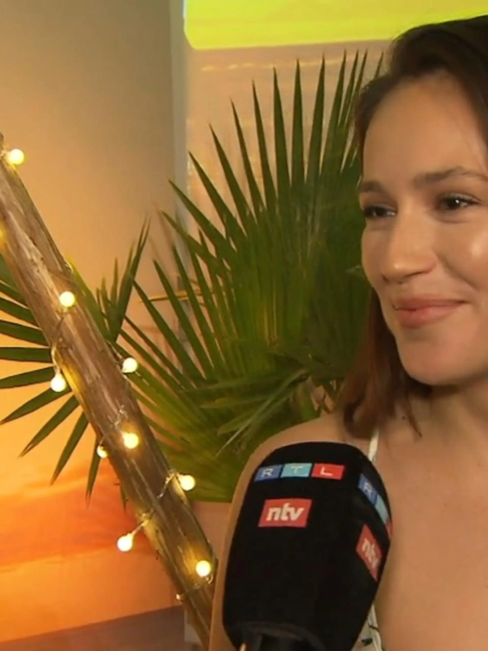 Eifersucht gibt es in ihrer Ehe nicht! Das gesteht Jessica im RTL-Interview. Aktionen wie ein Nacktshooting ist für beide kein Problem. Ganz im Gegenteil: Elyas fand das sexy Fotoshooting richtig toll.