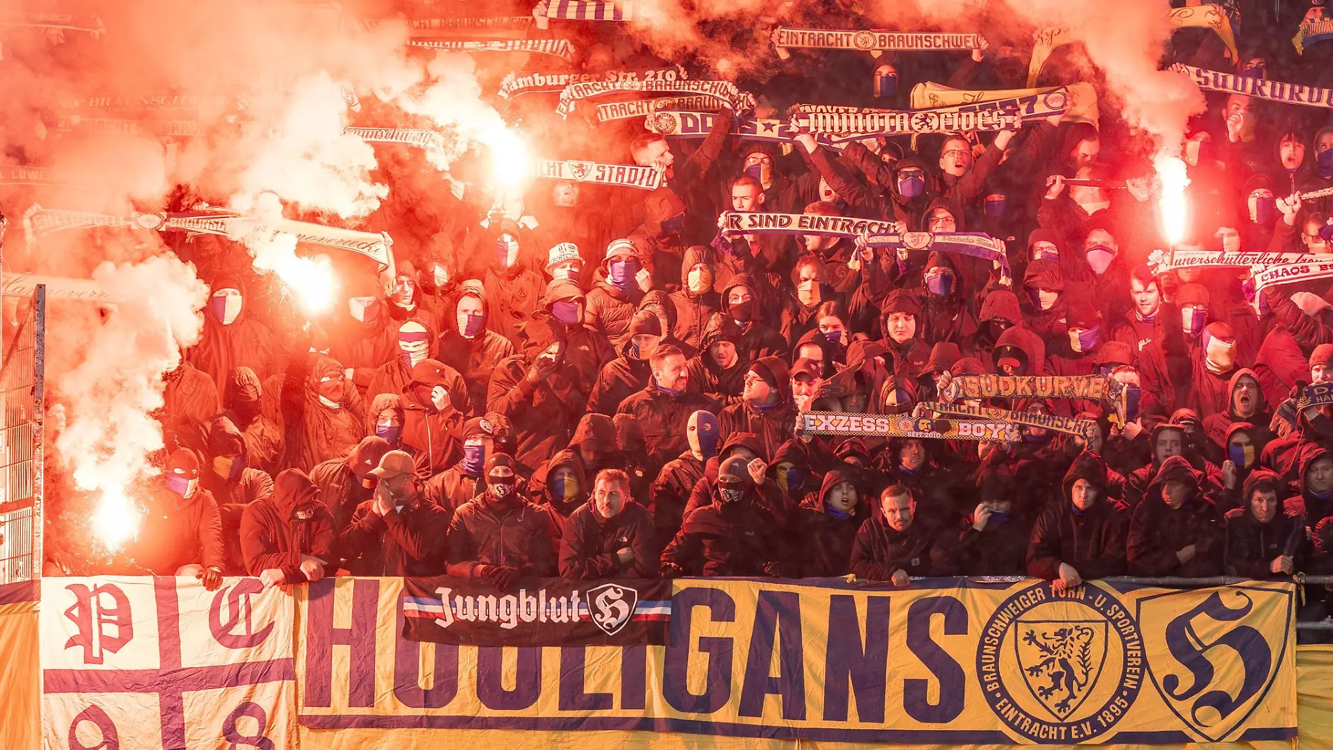 Die Innenminister nehmen die Fußballverbände für mehr Sicherheit in den Stadien in die Pflicht.