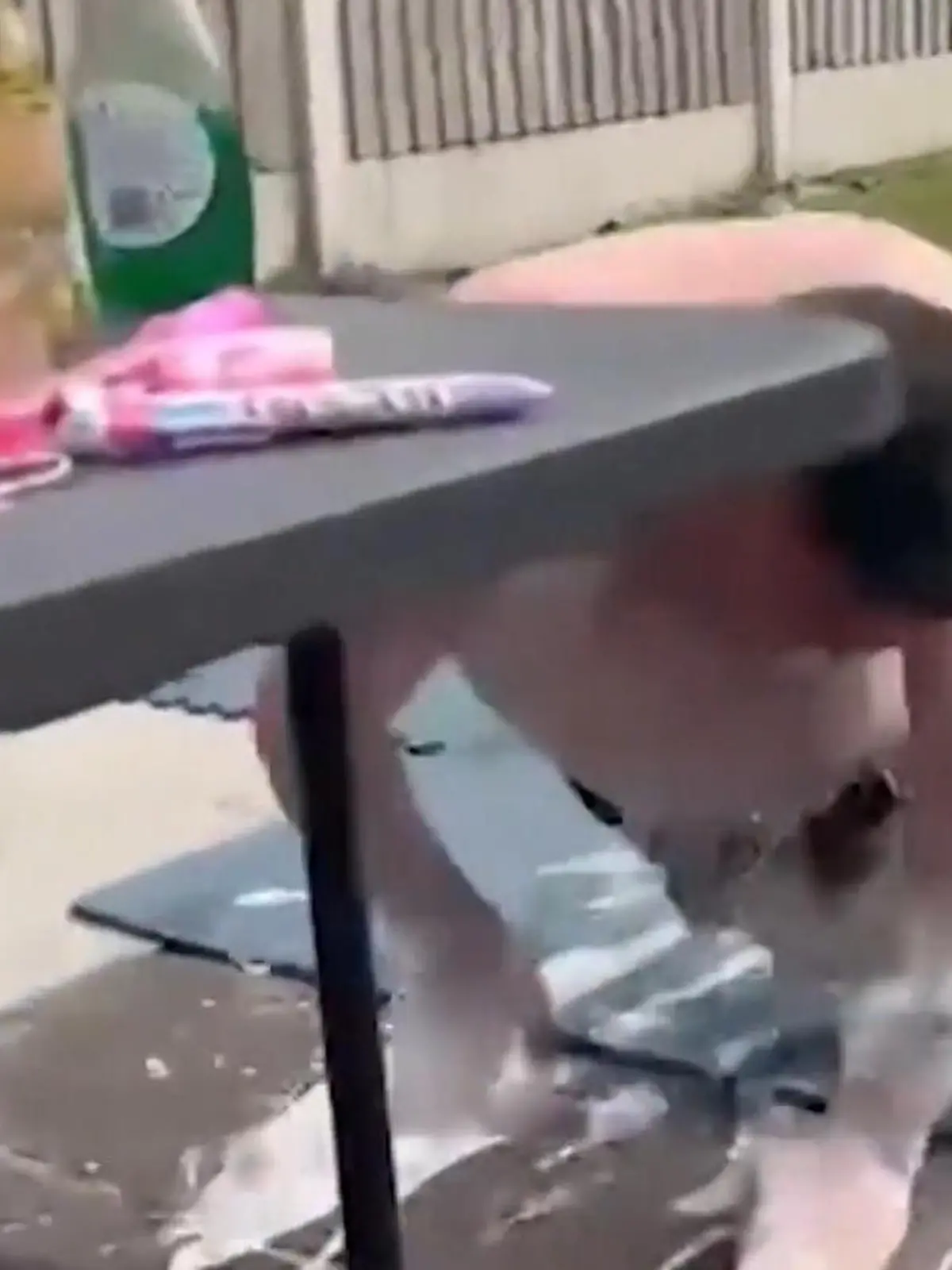 Schmerzhafte Endstation! Diese Rutschpartie ist glitschiger als gedacht