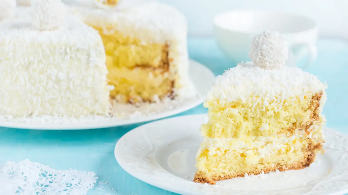 Kokosnusskuchen mit Cremefüllung