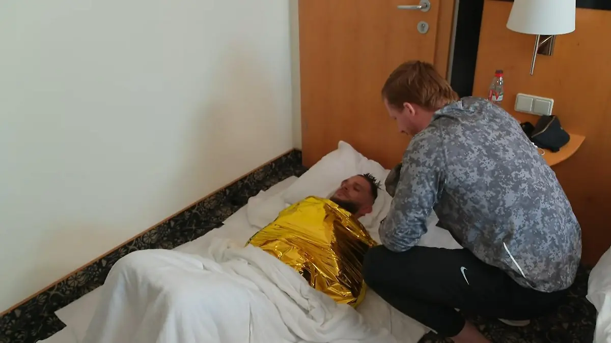 MMA-Fighter schwitzt sich Kilos runter Der Kampf vor dem Kampf