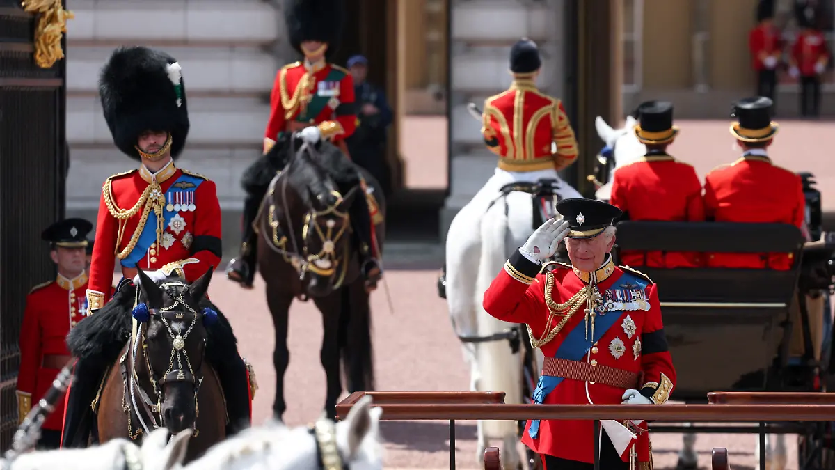 König Charles und sein Sohn Prinz William