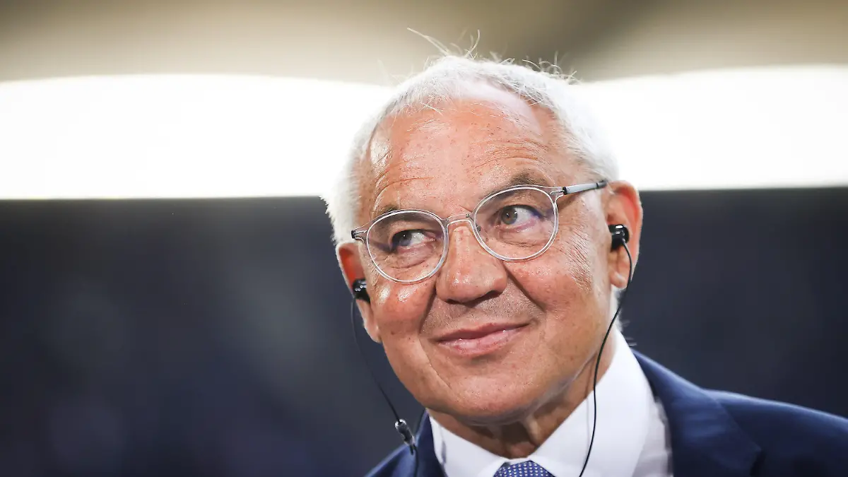 ARCHIV - 23.05.2022, Hamburg: Fußball: Bundesliga: Der FC Schalke 04 erwog vor zwei Jahren offenbar eine Rückkehr von Trainer Felix Magath (zu dpa: «Magath zu Schalke: Manche wollten «lieber nicht in der Liga bleiben»») Foto: Christian Charisius/dpa +++ dpa-Bildfunk +++