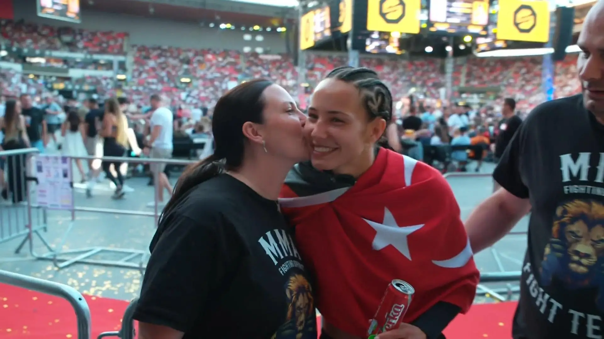 Familie "bedeutet mir alles" - MMA-Queen Alina Dalaslan nach ihrem Sieg Sieg bei "Oktagon 72"