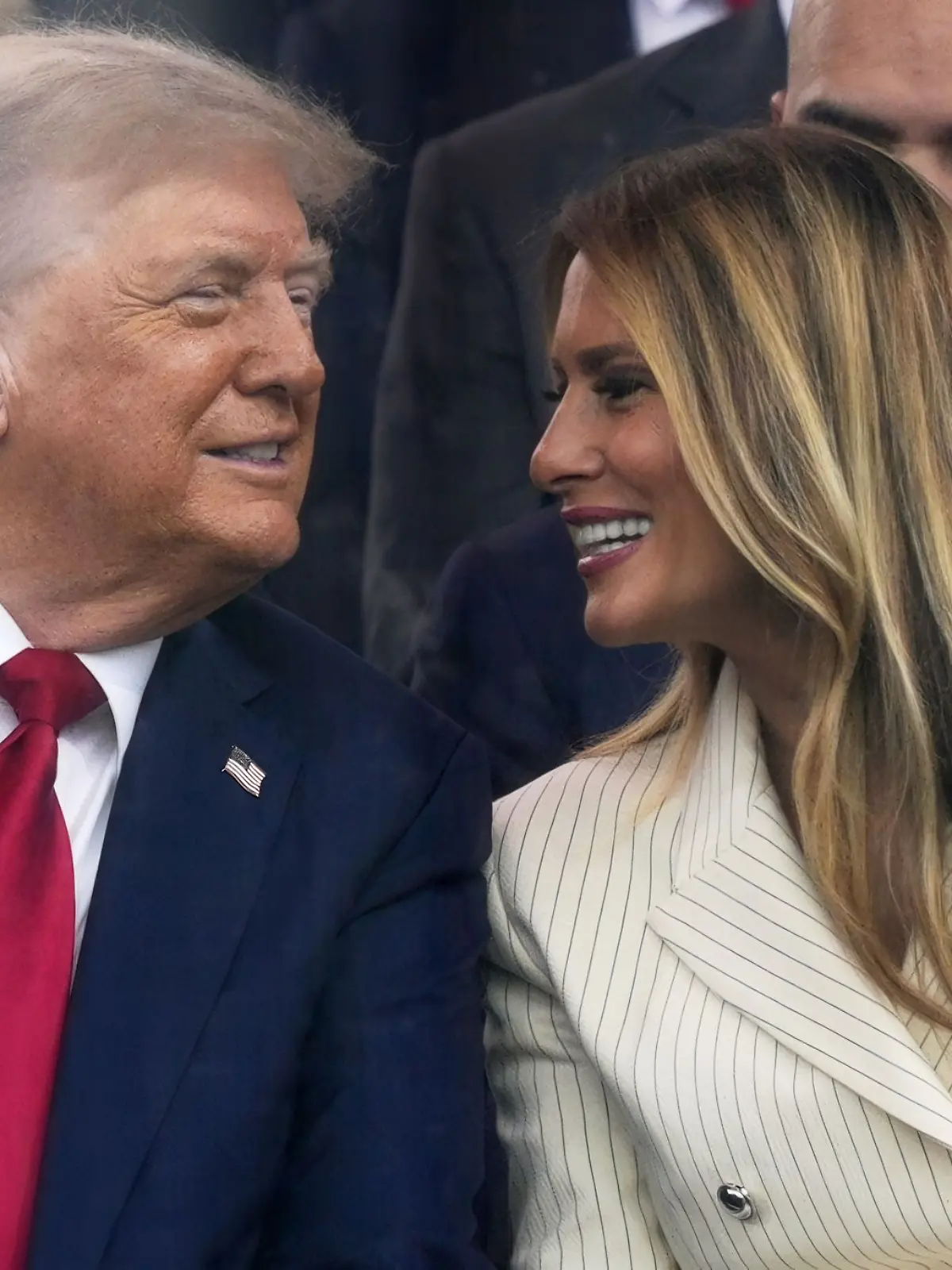 Bild zu: "Trump überreicht Putin einen privaten Brief von Ehefrau Melania"