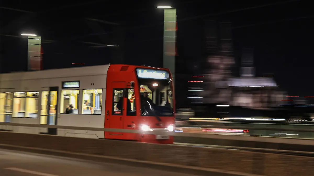 Nach einem tödlichen Unfall wurden mehrere Linien der Stadtbahn in Köln zwischenzeitlich umgeleitet. (Symbolbild)