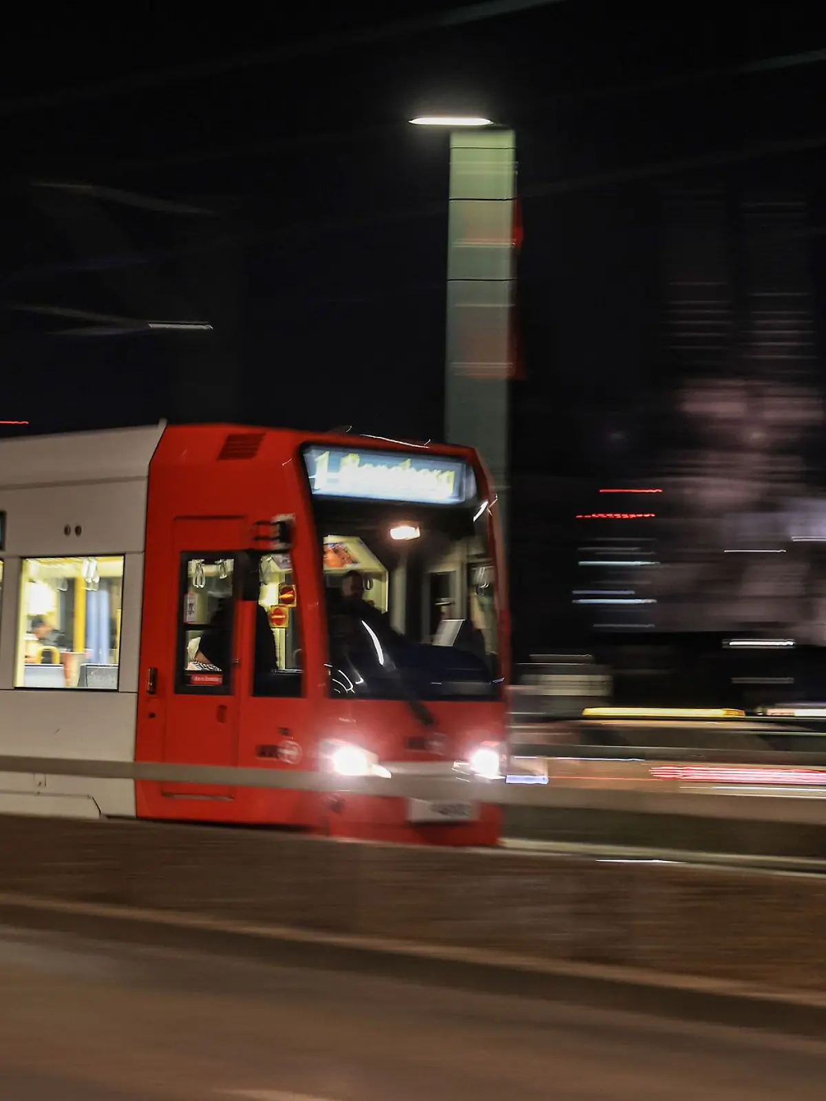 Bild zu: "Radfahrer wird von Straßenbahn totgefahren "