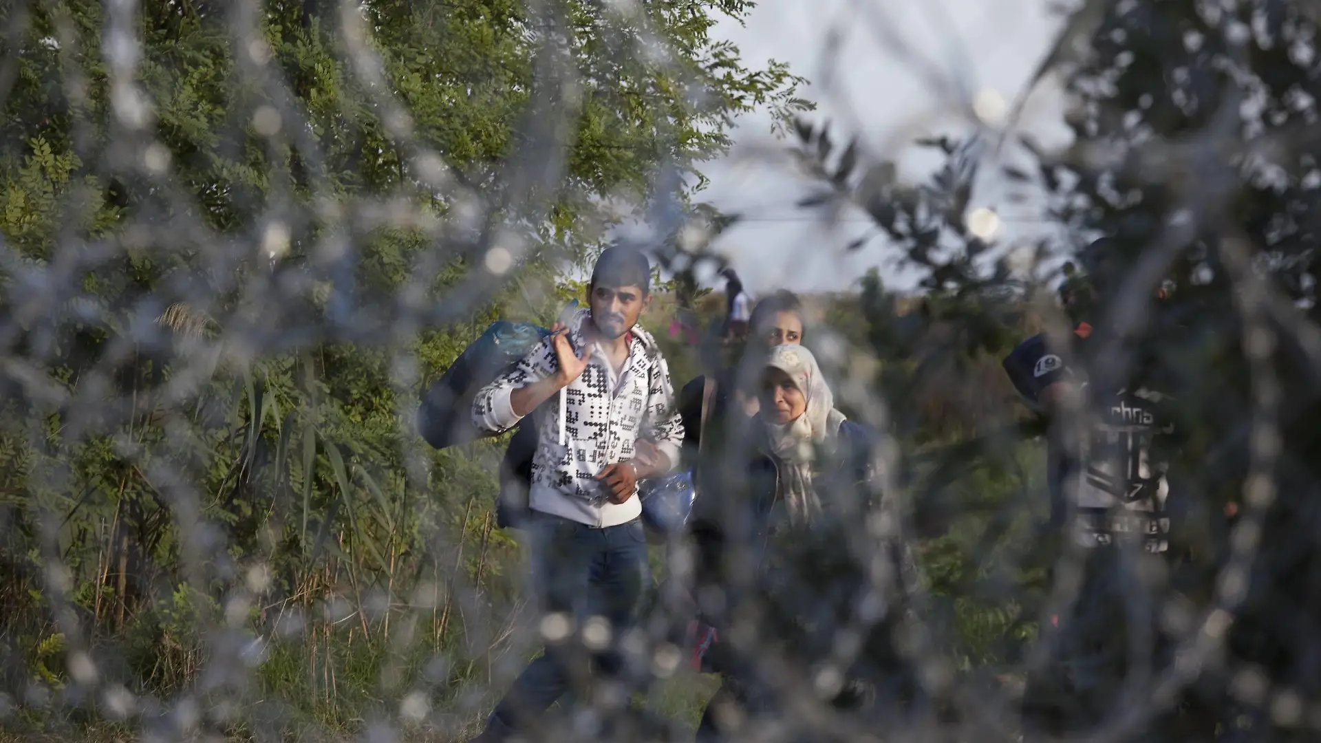  Sept. 14, 2015 - Roszke - Roszke, Hungary- September 14, 2015-- Immigrants were kept behind a barbed wire fence as Hungary began closing it s southern border on Monday They were funneled towards a formal checkpoint where numerous people were detained and put on buses at the Roszke border crossing. Roszke PUBLICATIONxINxGERxSUIxAUTxONLY - ZUMAn230