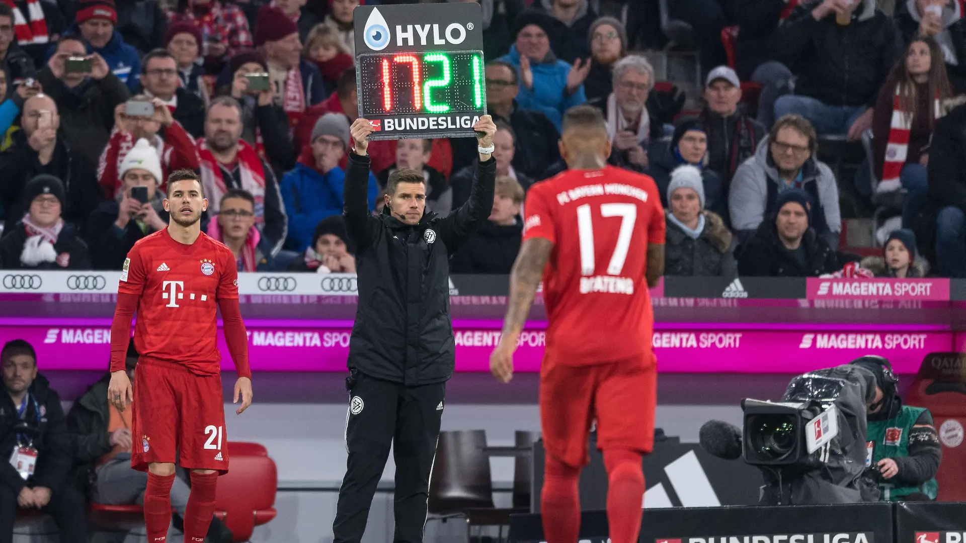  Fußball, Bundesliga, FC Bayern München - RasenBallsport Leipzig Im Bild Auswechslung, Lucas HERNANDEZ FC Bayern München, 21 kommt für Jerome BOATENG FC Bayern München, 17. München Allianz Arena Bayern Deutschland *** Soccer, Bundesliga, FC Bayern Munich RasenBallsport Leipzig In the picture Substitution, Lucas HERNANDEZ FC Bayern Munich, 21 comes for Jerome BOATENG FC Bayern Munich, 17 Munich Allianz Arena Bayern Germany Copyright: Passion2Press/MarkusxFischerx