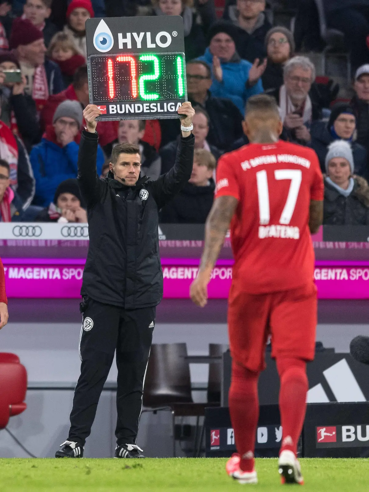  Fußball, Bundesliga, FC Bayern München - RasenBallsport Leipzig Im Bild Auswechslung, Lucas HERNANDEZ FC Bayern München, 21 kommt für Jerome BOATENG FC Bayern München, 17. München Allianz Arena Bayern Deutschland *** Soccer, Bundesliga, FC Bayern Munich RasenBallsport Leipzig In the picture Substitution, Lucas HERNANDEZ FC Bayern Munich, 21 comes for Jerome BOATENG FC Bayern Munich, 17 Munich Allianz Arena Bayern Germany Copyright: Passion2Press/MarkusxFischerx