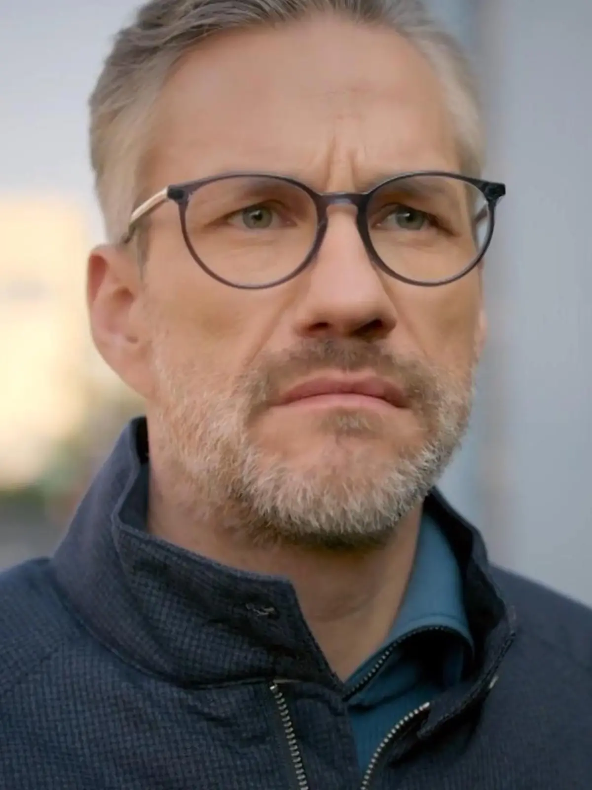 AWZ: Henning beobachtet einen Moment der Nähe zwischen Daniela und Dragan