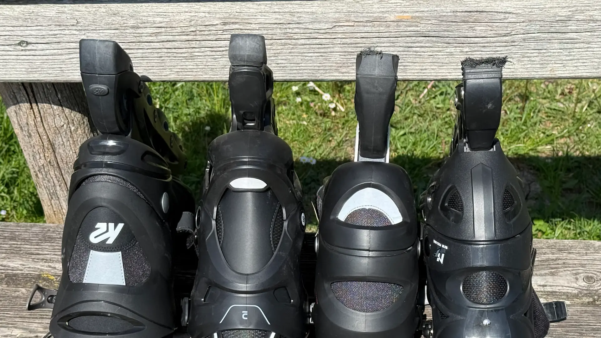 Zum Vergleich: die Gummibremse des Raven Pulse 2‑in‑1 ganz rechts hat nach dem Test ein deutlich abgefahreneres Profil