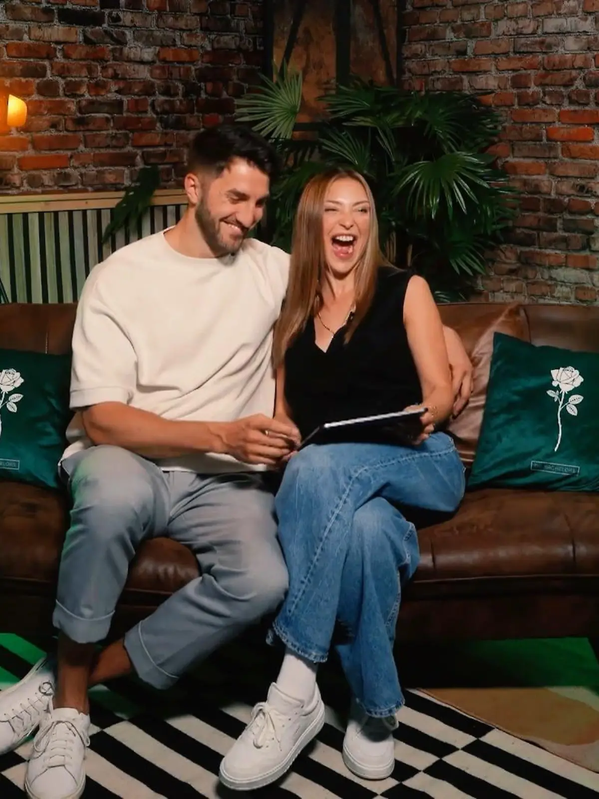 Bild zu: "Top 3? Diese Bachelor-Kandidatin hat's Dennis und Katja angetan"