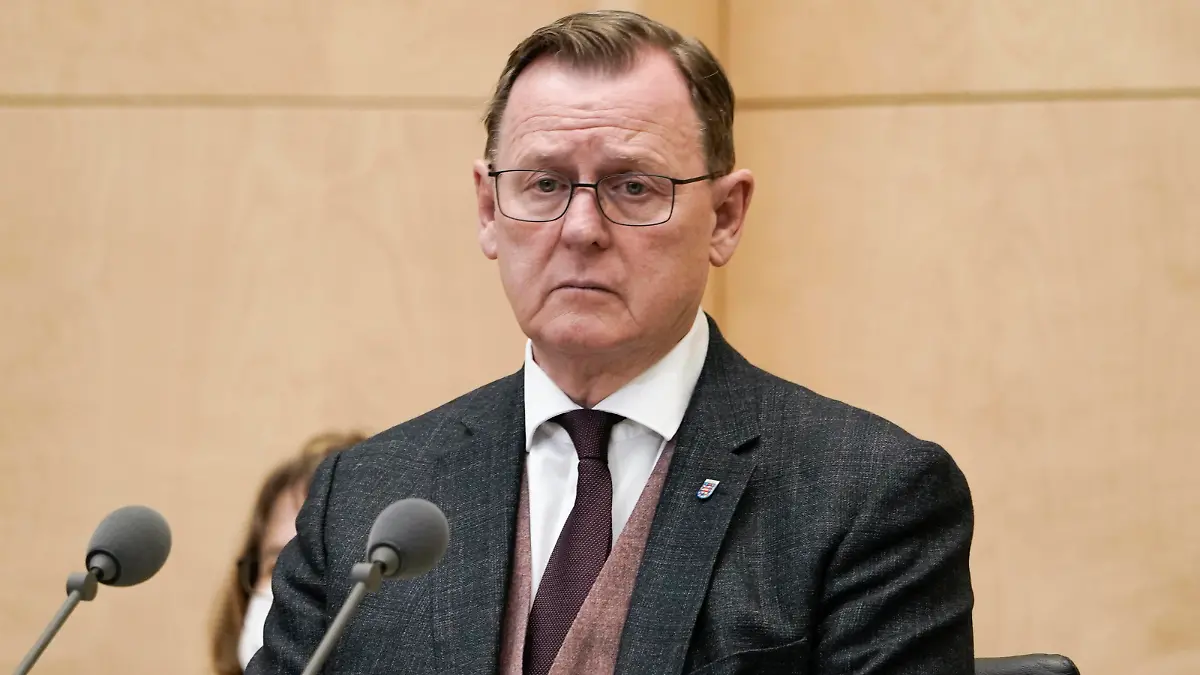 1013. Bundesratssitzung Aktuell, 10.12.2021, Berlin, Ministerpraesident Bodo Ramelow Die Linke von Thueringen im Plenarsaal bei der 1013. Sondersitzung Gesetz zur Aenderung des Infektionsschutzgesetzes und weiterer Gesetze anlässlich der Aufhebung der Feststellung der epidemischen Lage von nationaler Tragweite im Bundesrat in Berlin Berlin Berlin Deutschland *** 1013 Bundesrat session Current, 10 12 2021, Berlin, Prime Minister Bodo Ramelow The Left of Thuringia in the plenary hall at the 1013 special session Act to amend the Infection Protection Act and other laws on the occasion of the repeal of the determination of the epidemic situation of national scope in the Bundesrat in Berlin Berlin Germany