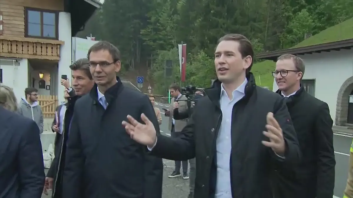 Der konservative Politiker war am Mittwoch im Kleinwalsertal ohne Mundschutz unterwegs.