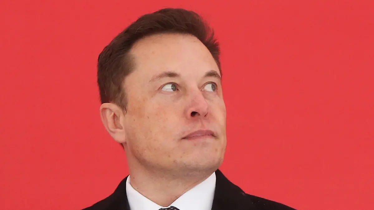  190107 -- SHANGHAI, Jan. 7, 2019 Xinhua -- Tesla CEO Elon Musk attends the groundbreaking ceremony of Tesla Shanghai Gigafactory in Shanghai, east China, Jan. 7, 2019. U.S. electric carmaker Tesla Inc. on Monday broke ground on its Shanghai factory, becoming the first to benefit from a new policy allowing foreign carmakers to set up wholly-owned subsidiaries in China. The new plant, Tesla s first outside the United States, is located in Lingang Area, a high-end manufacturing park in the southeast harbor of Shanghai. It is designed with an annual capacity of 500,000 electric cars. Tesla signed the agreement with the Shanghai municipal government in July 2018 to build the factory. In October, the company was approved to use an 864,885-square-meter tract of land in Lingang for its Shanghai plant. Xinhua/Ding Ting CHINA-SHAN PUBLICATIONxNOTxINxCHN