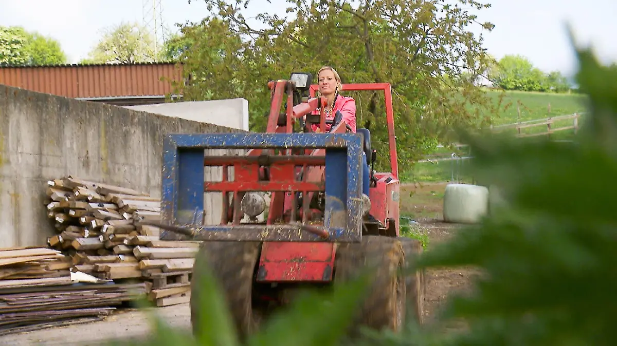 Bio-Bäuerin und Pferdewirtin Denise (31, Landkreis Höxter) 
+++ Die Verwendung des sendungsbezogenen Materials ist nur mit dem Hinweis und Verlinkung auf TVNOW gestattet. +++