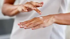 Brchige Ngel nach Acryl, Shellac oder Gel? So geht Pflege nach dem  Entfernen knstlicher Fingerngel