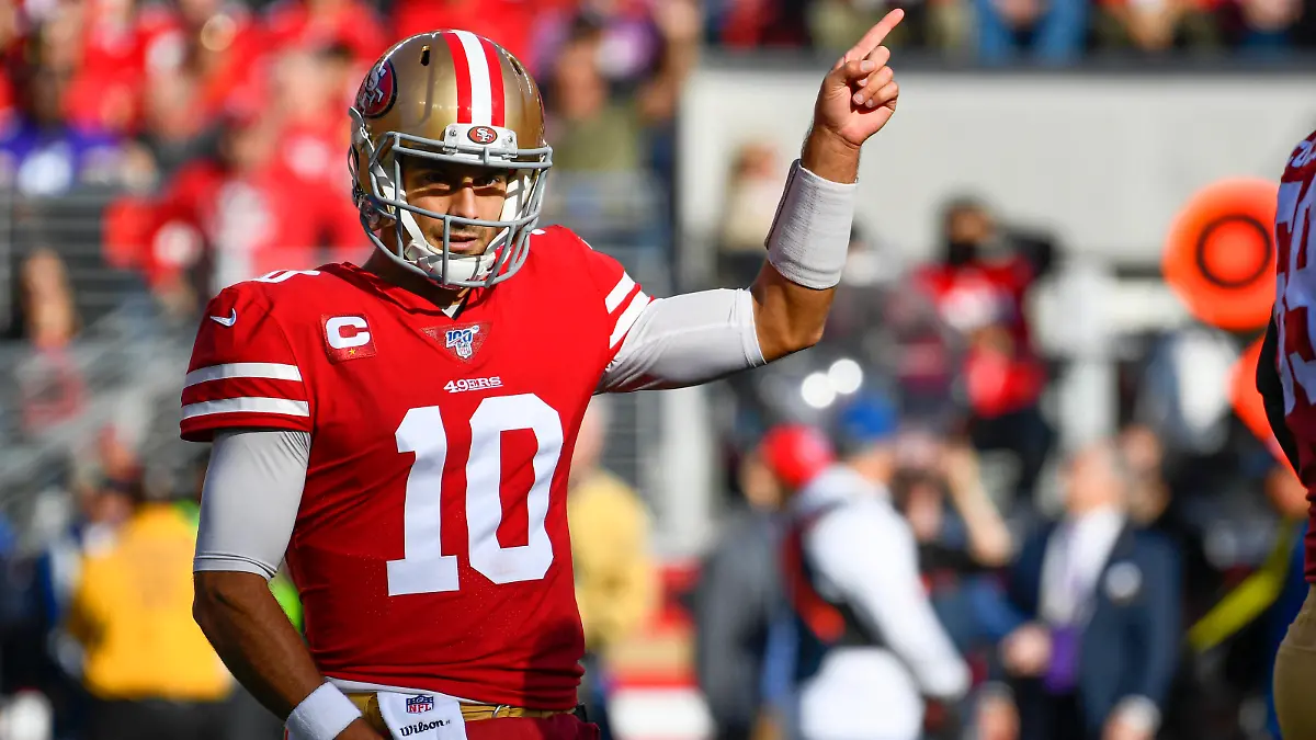 SANTA CLARA, CA - JANUARY 11: San Francisco 49ers Quarterback Jimmy Garoppolo 10 signals first down during the NFC Divisional Playoff game between the Minnesota Vikings and the San Francisco 49ers on January 11, 2020, at Levi s Stadium in Santa Clara, CA. Photo by Brian Rothmuller/Icon Sportswire NFL, American Football Herren, USA JAN 11 NFC Divisional Playoff - Vikings at 49ers Icon200111078