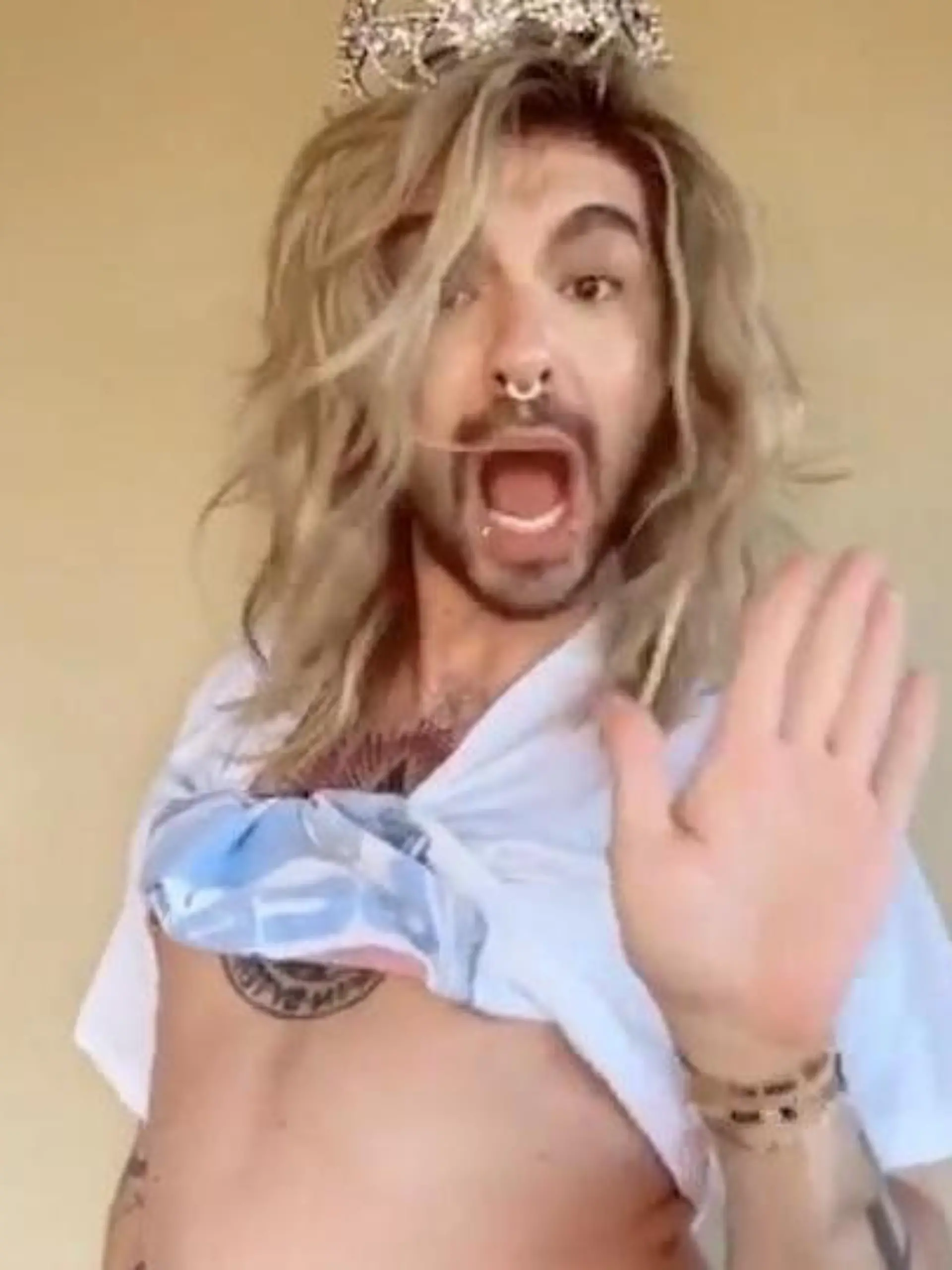 Bill Kaulitz in seinem neuen TikTok-Video