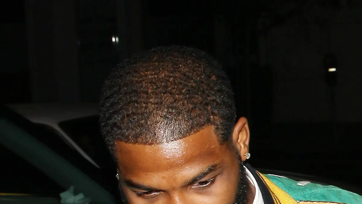 Khloe Kardashian and boyfriend Tristan Thompson grab a late night dinner at Ruth's Chris Steak House in Beverly Hills, CA.
<P>
Pictured: Khloe Kardashian and boyfriend Tristan Thompson
<B>Ref: SPL1464149  190317  </B><BR/>
Picture by: Photographer Group / Splash News<BR/>
</P><P>
<B>Splash News and Pictures</B><BR/>
Los Angeles:	310-821-2666<BR/>
New York:	212-619-2666<BR/>
London:	870-934-2666<BR/>
photodesk@splashnews.com<BR/>
</P>
