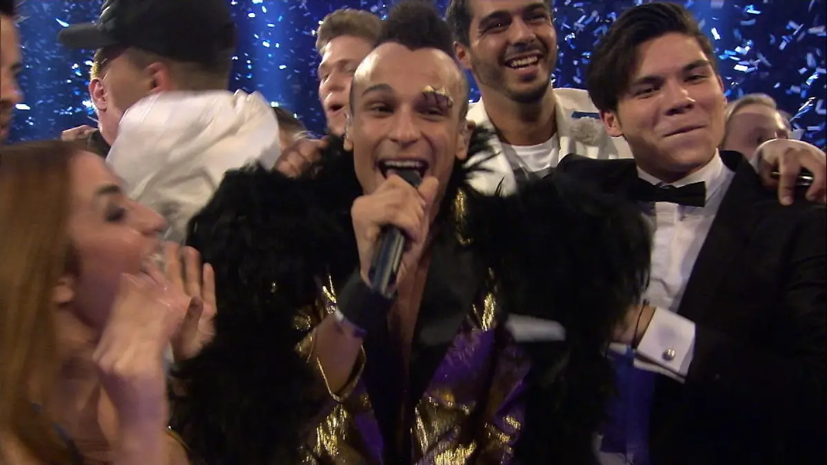 Prince Damien singt den Siegersong "Glücksmoment" DSDS 2016: Das Finale
