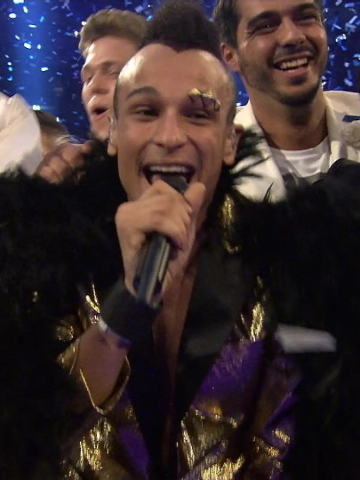Bild zu: "Prince Damien singt den Siegersong "Glücksmoment""