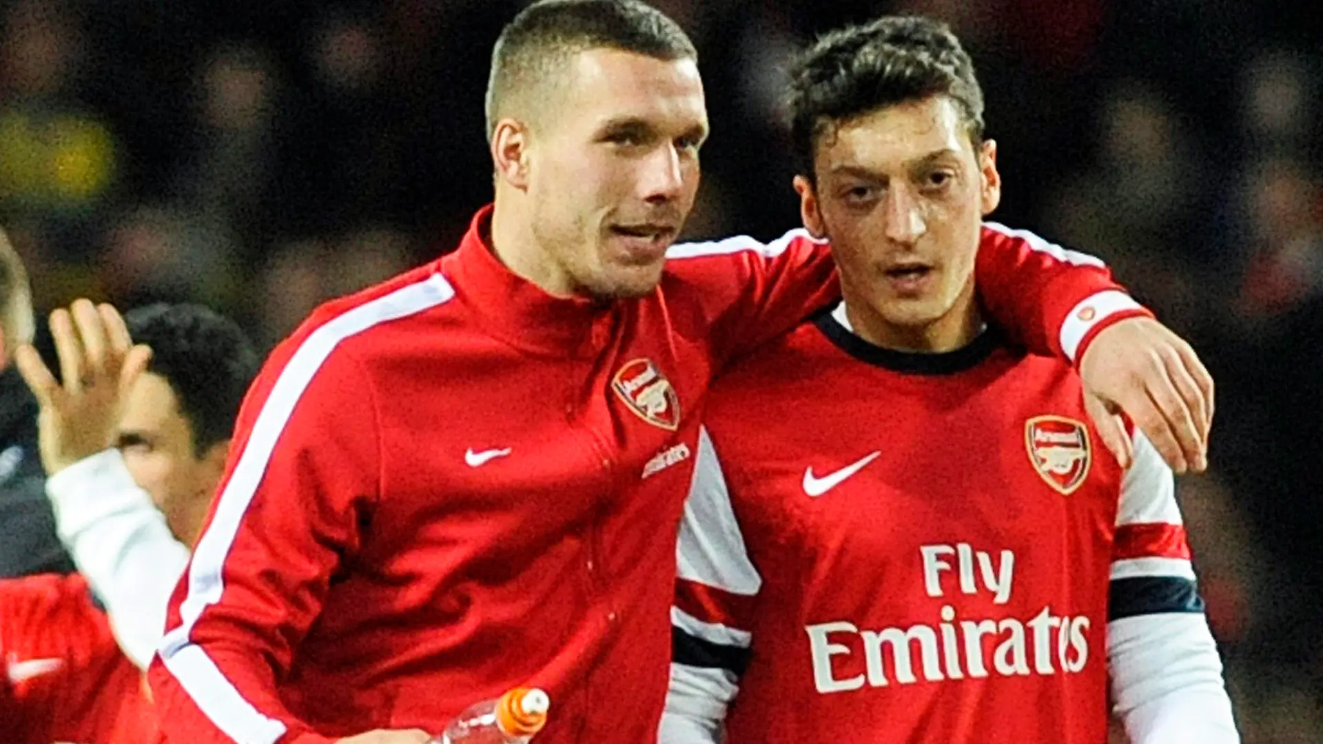 FILE - Arsenal's Lukas Podolski (L) and Mesut Oezil (R) are seen after the FA Cup fifth round soccer match between Arsenal FC and Liverpool FC in London, Britain, 16 February 2014. Arsenal won 2-1. EPA/GERRY PENNY DataCo terms and conditions apply http://www.epa.eu/files/Terms%20and%20Conditions/DataCo_Terms_and_Conditions.pdf (zu dpa-Meldung: «FA-Cup-Finale: Mertesacker, Podolski und Özil kämpfen um die Trophäe» vom 16.05.2014) +++(c) dpa - Bildfunk+++