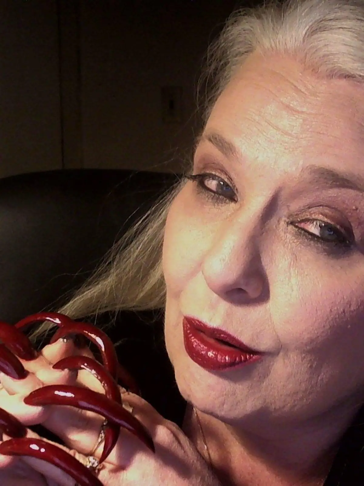 Arinda Weaver aus Columbus, Ohio, verdient Geld mit Fotos und Videos ihrer Finger- und Fußnägel.