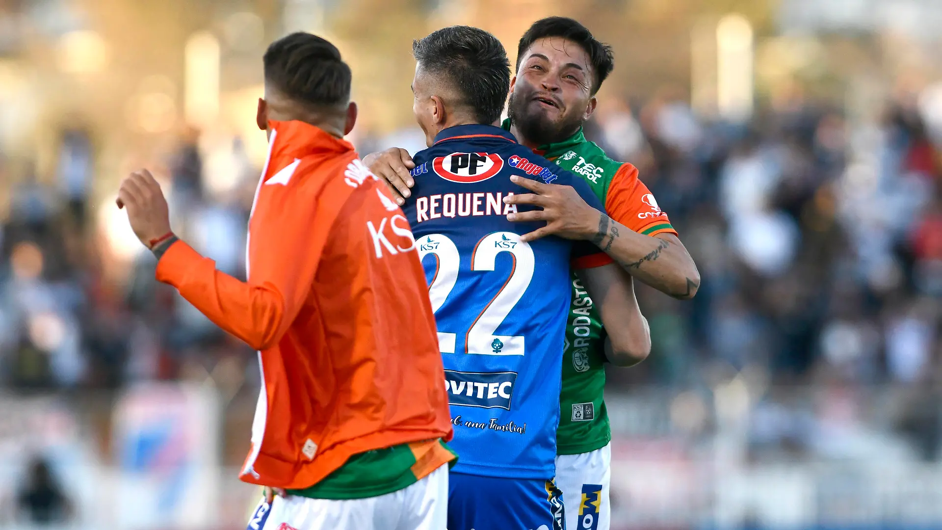 Futbol, Futbol, Cobresal vs Colo Colo. Fecha 9, campeonato Nacional 2023. El jugador de Cobresal Leandro Requena, centro, celebra con sus companeros su gol contra Colo Colo durante el partido de primera division disputado en el estadio El Cobre en El Salvador, Chile. 18/03/2023 Alejandro Pizarro Ubilla/Photosport Football, Futbol, Cobresal vs Colo Colo. 9nd turn, 2023 National Championship. Cobresals playerLeandro Requena, center, celebrates with teammates after scoring against Colo Colo during the first division match at the stadium El Cobre in El Salvador, Chile. 18/03/2023 Alejandro Pizarro Ubilla/Photosport Futbol, Cobresal vs Colo Colo, campeonato 2023