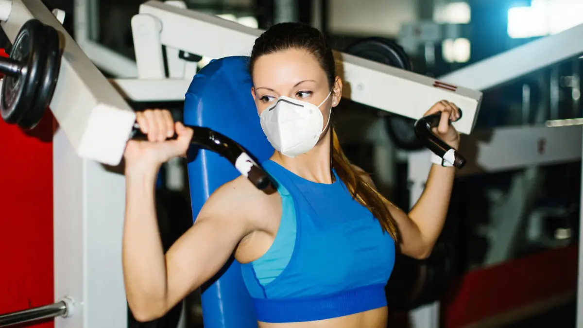 Mit Maske und Handschuhen: So klappt die Rückkehr ins Fitnessstudio
