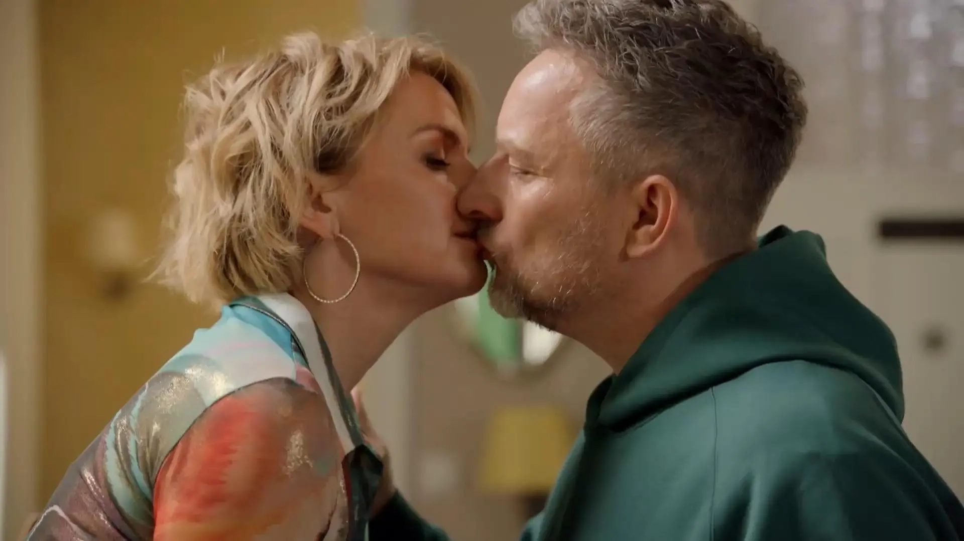 Yvonne (Gisa Zach) und Michi (Lars Pape) 