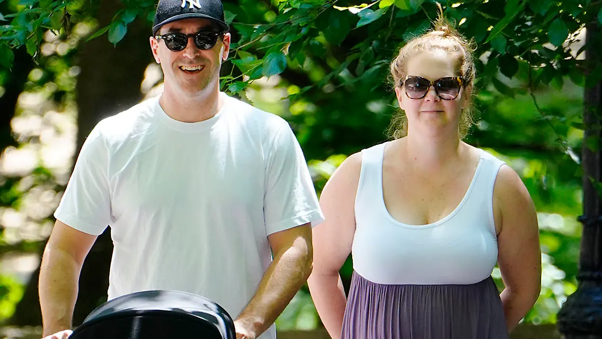Amy Schumer and Chris Fischer take baby Gene Attell Fischer and their dog to the park on May 18, 2019 in New York City.
Pictured: Chris Fischer,Gene Attell Fischer,Amy Schumer
Ref: SPL5091597 180519 NON-EXCLUSIVE
Picture by: SplashNews.com
Splash News and Pictures
Los Angeles: 310-821-2666
New York: 212-619-2666
London: 0207 644 7656
Milan: 02 4399 8577
photodesk@splashnews.com
World Rights, No Portugal Rights