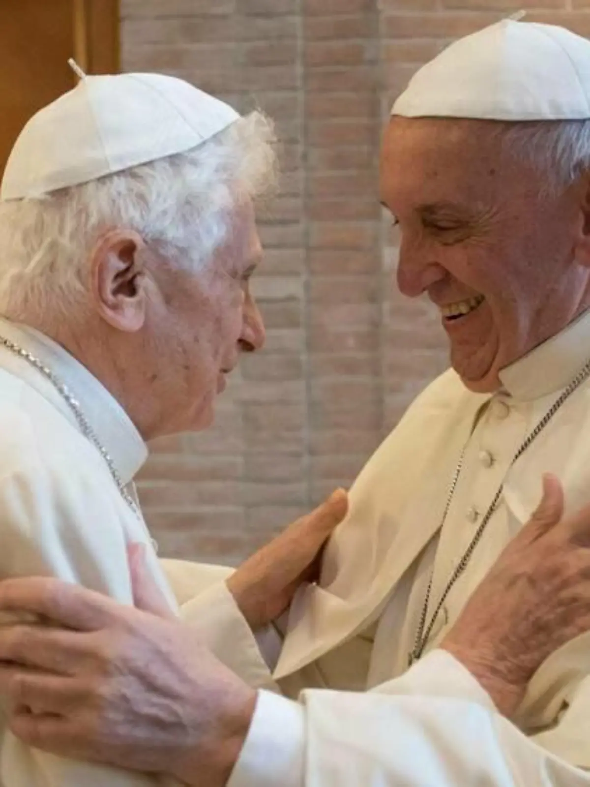 So stehen Benedikt XVI. und Franziskus wirklich zueinander
