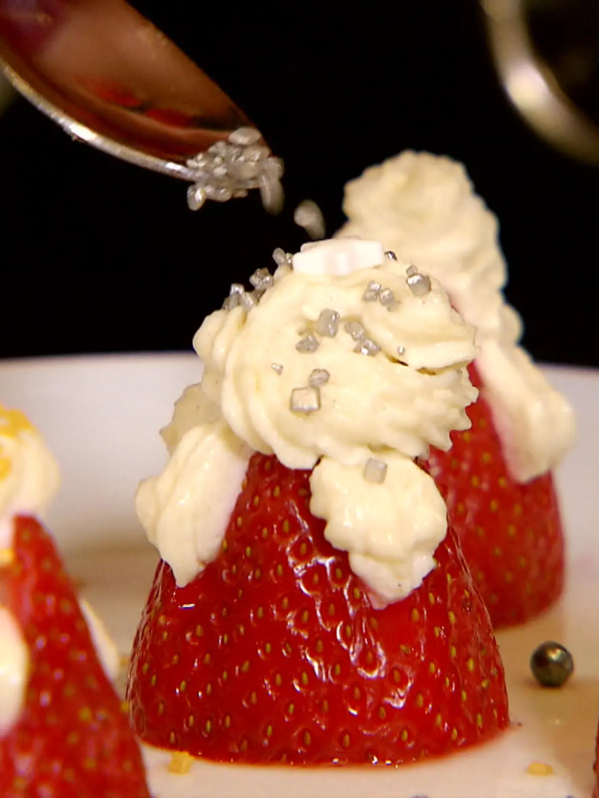 Erdbeer-Cheesecake-Pralinen mit nur 5 Zutaten